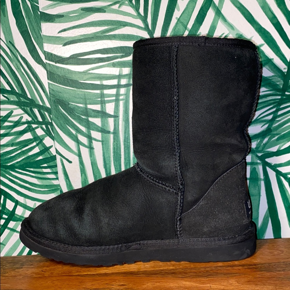 UGG Classic Short Black Sheepskin Boots Women’s 7 5825 - Picture 5 of 9